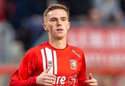 目同台亮相 目同台亮相